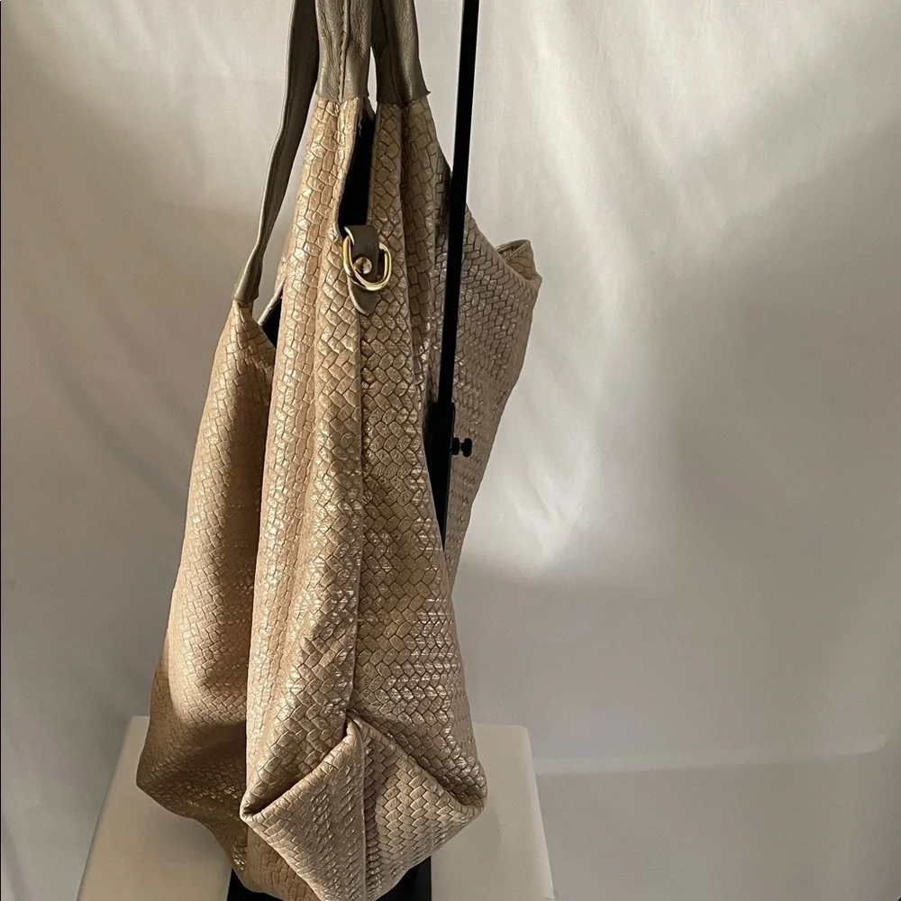 Chic Woven Hobo Bag in Metallic Gold